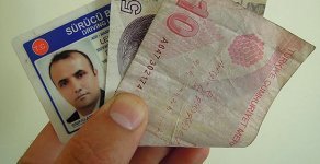 trend_konular's tweet photo. Ehliyetler Değişiyor! https://t.co/H7waBw04WQ https://t.co/I8C1eaOFhi