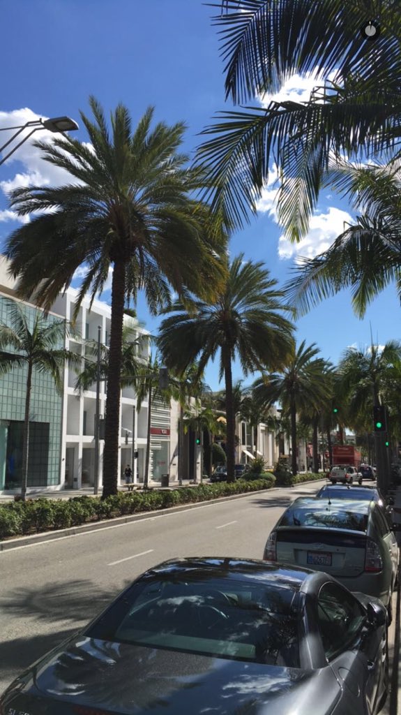 Nagham_Hani_'s tweet photo. Take me back to #los_angelos #rodeo_drive 💔😭 https://t.co/2SLVqBiYJN