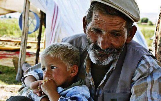 okynsu's tweet photo. Yoksulluk kaç gün sürer baba?
- 40 gün oğul.  
- 40 günden sonra zengin olur muyuz?
Yok oğul, alışırız... 
https://t.co/p6pDfCHuvG