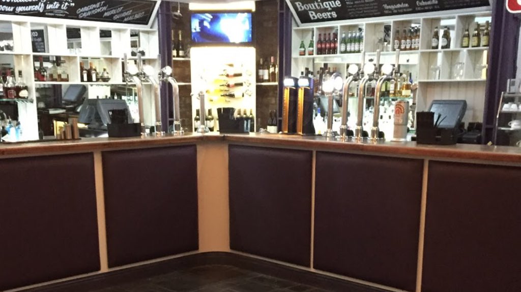 ABS_Prop_Spec's tweet photo. Bar front refurbishment complete at Jurys Inn - Manchester #beforeandafter #Leatherpanels #jurysinns #abspropspec https://t.co/dSCeg8CqEs