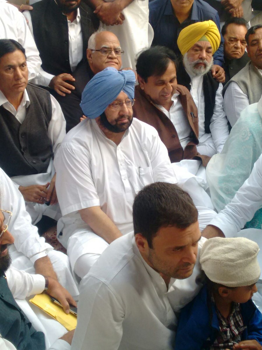 capt_amarinder's tweet photo. We are united and committed to build a Prosperous Punjab beating the unholy SAD-BJP nexus. #RGWithPunjab https://t.co/T6YHAKoI6M
