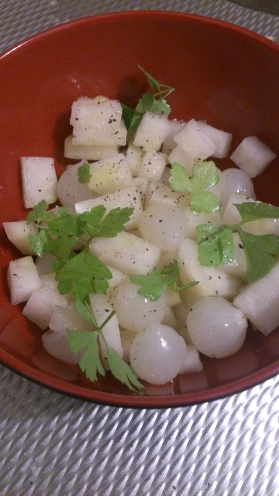 Beckershier's tweet photo. #watanders als #garnering: gefermenteerd koolrabi - #jamjamjam #lactose #fermentation https://t.co/0iTEOQBSz5