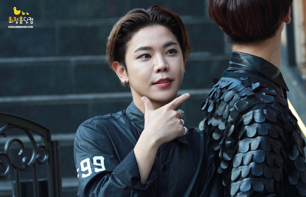JUNGHOON_COM's tweet photo. [UP!] 15.08.16 일본 SHOWBOX
사!랑!해!요!최!정!훈!❤️
#페임어스 #FameUS #정훈 #JungHoon
@Fameus_Hoon https://t.co/BZJtQhRfh9