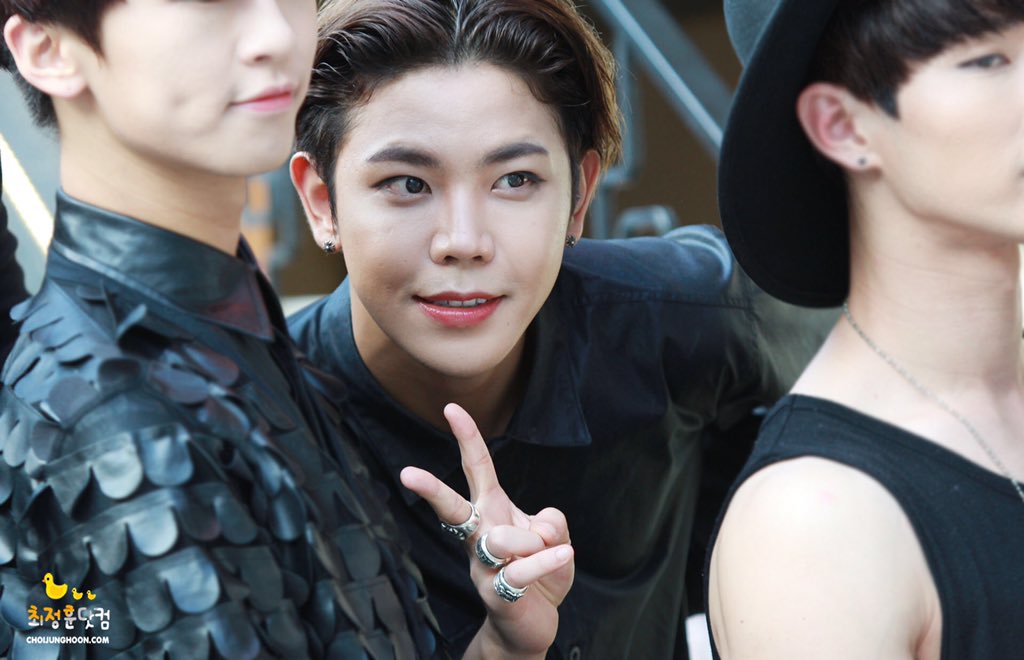 JUNGHOON_COM's tweet photo. [UP!] 15.08.16 일본 SHOWBOX
사!랑!해!요!최!정!훈!❤️
#페임어스 #FameUS #정훈 #JungHoon
@Fameus_Hoon https://t.co/BZJtQhRfh9