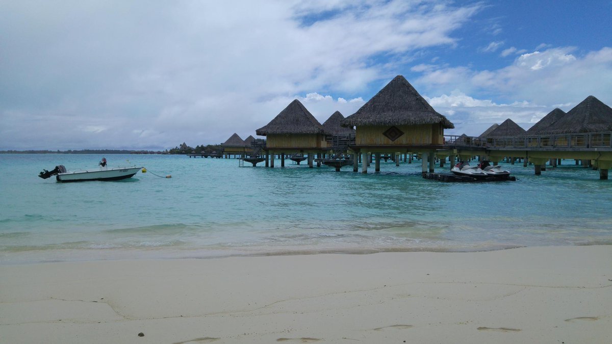 dannychow88's tweet photo. @CapitalXTRA blasting @CapitalXTRA from bora bora on my honeymoon with the mrs! https://t.co/Wy2OnQjNLW