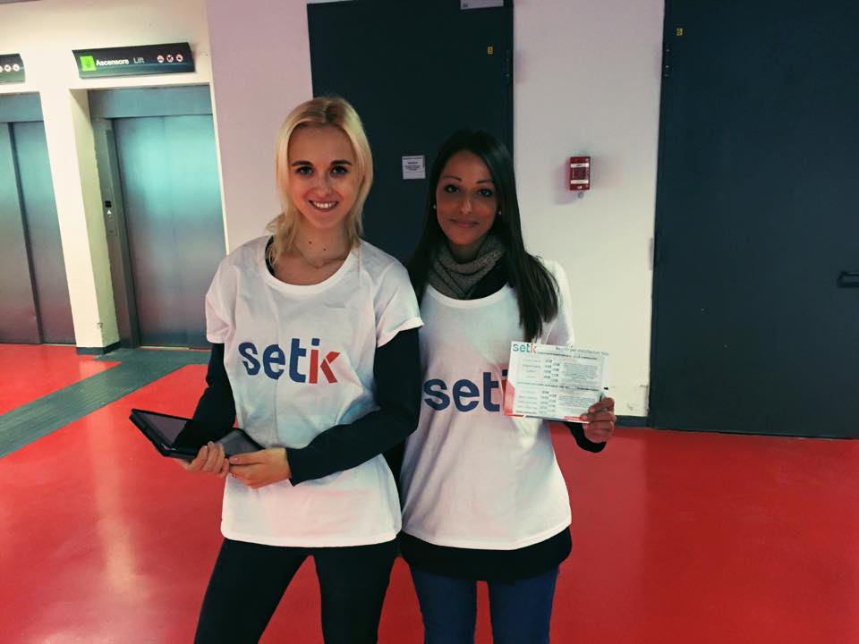 setik_it's tweet image. Le ragazza di Setik sono in @SICUREZZA2015: Cercatele e ritirate l&apos;esclusivo gadget! #FieraSicurezza #RhoFiera
