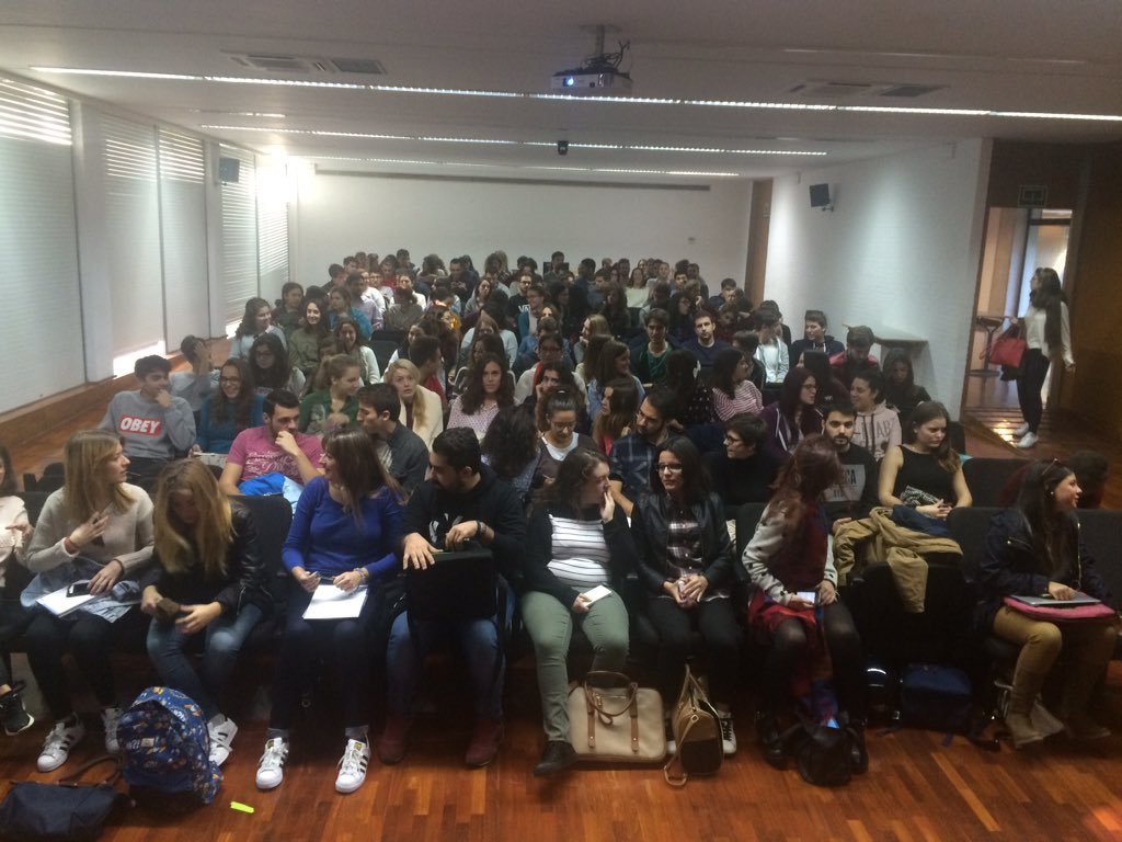 feliperuizmo's tweet photo. Cuanta gente con ganas de movilidad @EconomicasUA !!! Así da gusto #movilidadeco https://t.co/5dYXf38xyB