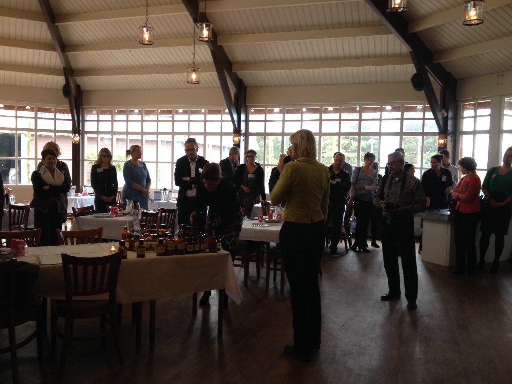 Liavanloo's tweet photo. Opening @beurskik met succesrecept voor ondernemen:samenwerken innovatie lef plezier en vertrouwen https://t.co/3ZmkUBQmOw