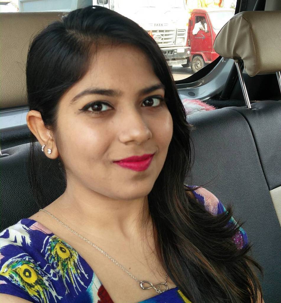 bhumika_t's tweet photo. Headed to #FirstHandle and #Nykaa event, back to back. Unwashed 4th day hair coz terrible … https://t.co/g8eT6vHZG5 https://t.co/NL7M8303o6