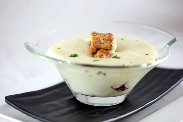 KGBmalaga's tweet photo. #rutavictoria Pollo salteado cubierto de espuma de margarita, con tequila, cointreau desalcoholizado, limón y lima https://t.co/nNU297XURe