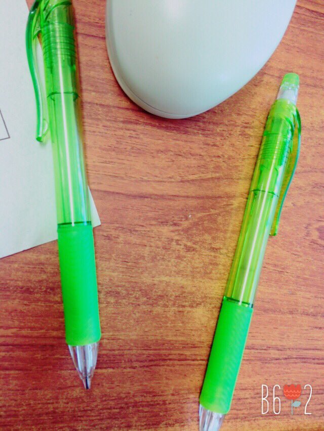 a_y071531's tweet photo. 今日まさかのみったんと
同じシャーペン使ってて
びっくりしたよ😑😑💟わら

今日だけ福岡県民だよ！わら
ひな、ちぃーちゃんお世話なりましっ＼(^o^)／💓 https://t.co/5QRZIvpa17