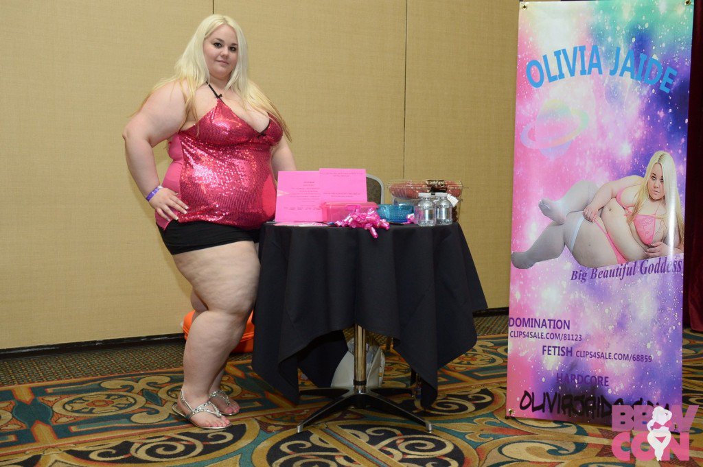 BBWCON's tweet photo. @Olivia_Jaide was waiting, next year we will NOT keep her waiting, right guys?  #bbwcon2015 https://t.co/WjFCs6fgEY