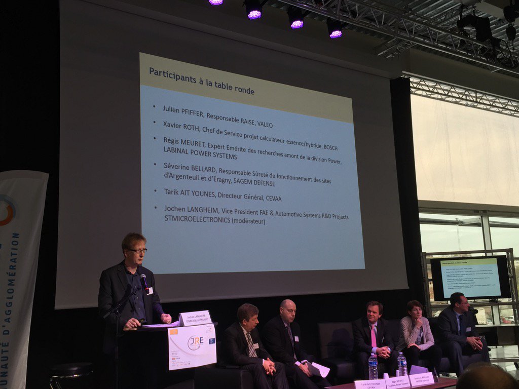 CazenaveFra's tweet photo. Xavier Roth @BoschFrance participe à la première table-ronde #JRE2015 #acsiel https://t.co/iqthLkntOE