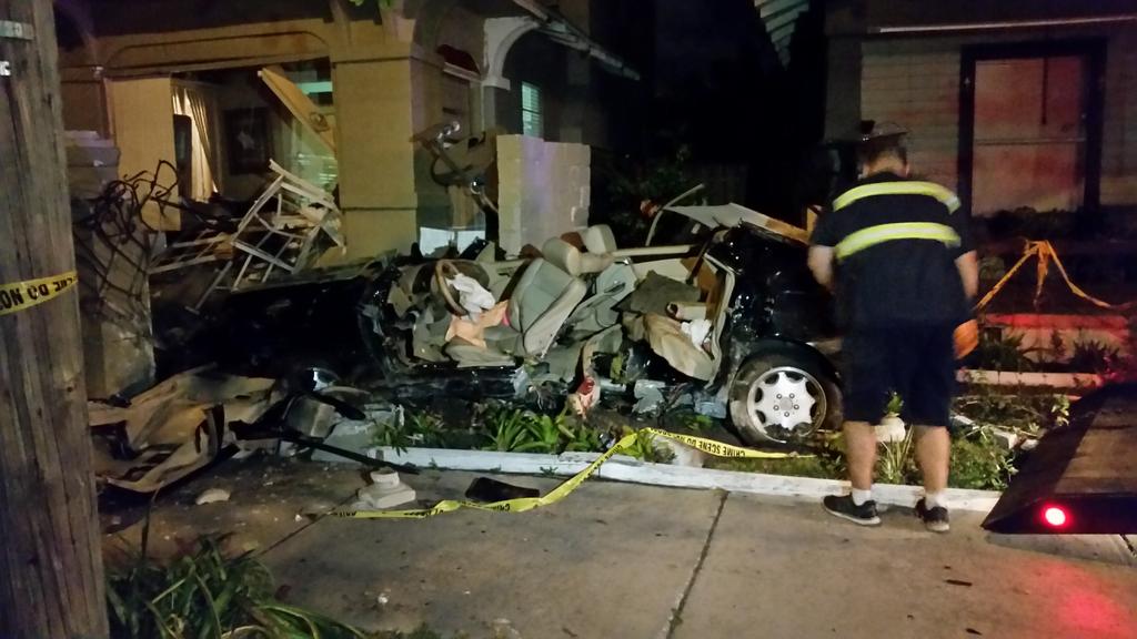 RoyKuntz's tweet image. Car onto house in tampa. 2 people  deceased. More on #GoodDayTB #firstonscene
