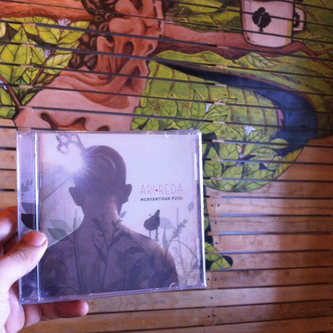 demajors_PDG's tweet photo. [PADANG] MENYANYIKAN PUISI - @AriReda IDR 35K FOR ORDER -> Available @Rimbuncoffee PDG https://t.co/kdgZUaSzQw @demajors_info