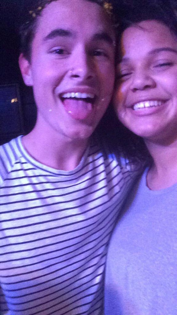 KianLawleyTeam's tweet image. [PHOTOS] Kian with fans in Sacramento - #TourBeforeTheTour