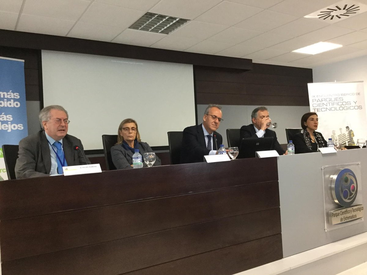 APTE_es's tweet photo. F. Romera: "Para afrontar nuestros nuevos retos necesitamos + conocimiento y ser + internacionales" #encuentropcts https://t.co/53XBF4QXFz