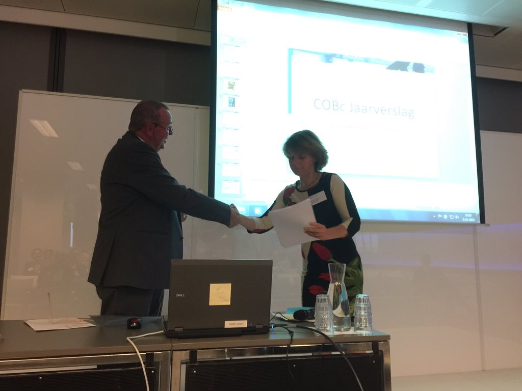 waboadvies's tweet photo. Overhandiging Richtlijn constructieve veiligheid evenementen door voorz COBc aan voorzitter VBWTN. Nu al op #bwtinfo https://t.co/c9wCbmFGcF
