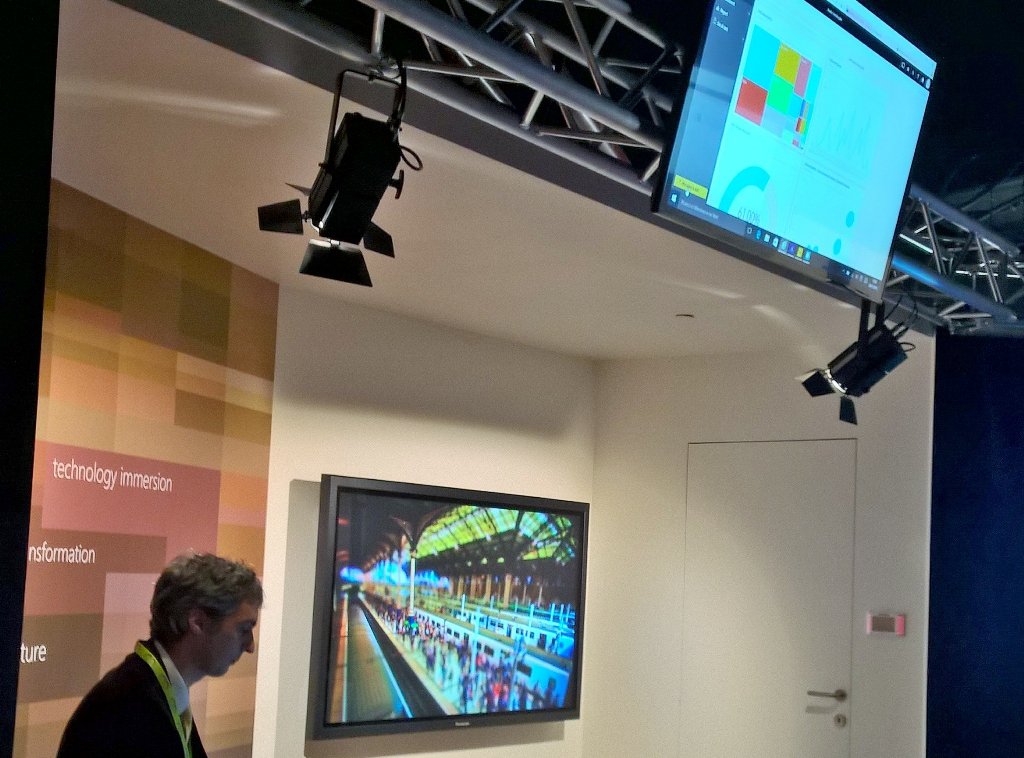 alternasrl's tweet photo. La #PowerBI al Microsoft Technology center #MicrosoftProductivity w/ @MarcoEnglaro https://t.co/3z29PphUhh