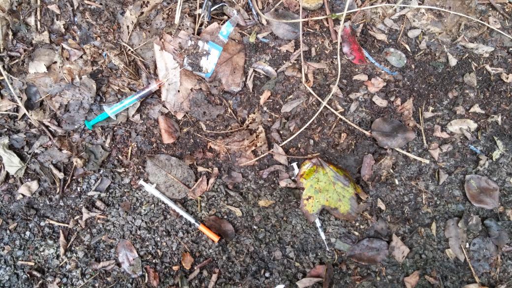 Spotted#Lambeth 2h wait 2hav it cleared by#LambethCouncil. Near playground/school. Is that the best u can do?