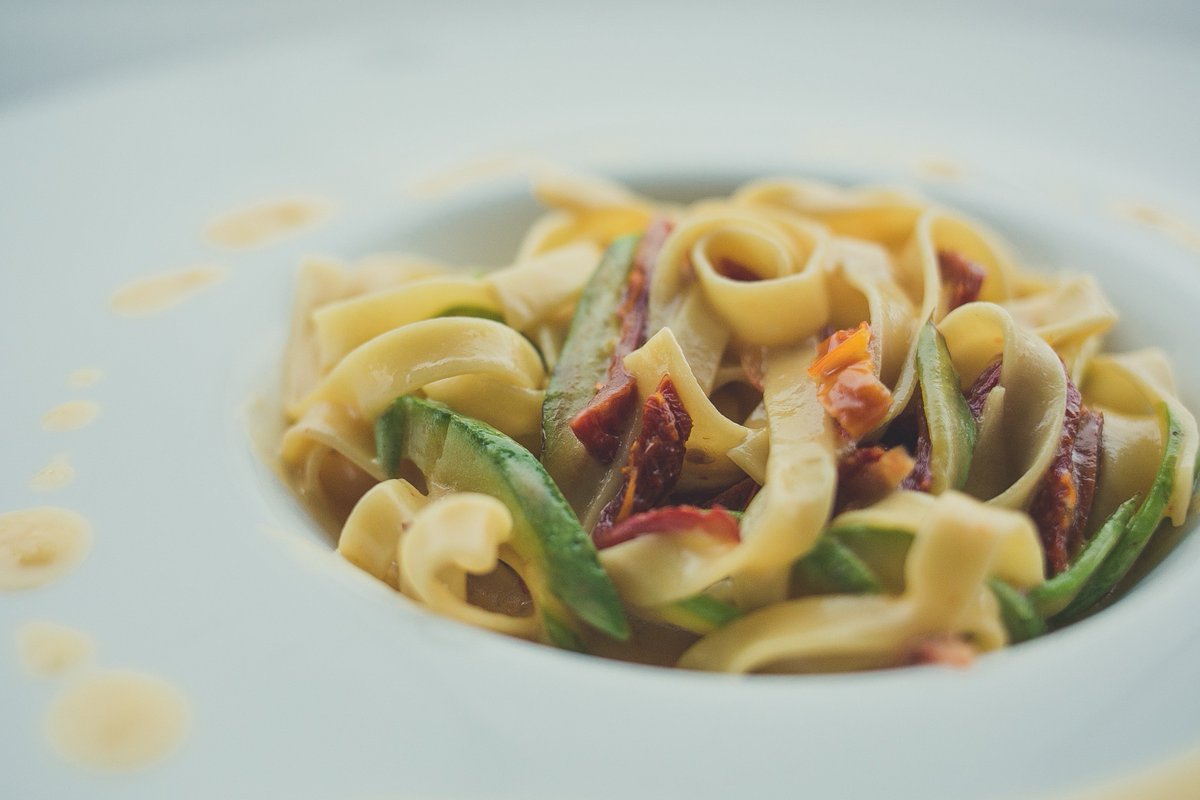 no4restaurant's tweet photo. Bizim karnımız zil çaldı! 
Kabak ve kuru domatesli ev yapımı tagliatelle imdadımıza yetişti.
#no4food #no4kitchen https://t.co/JFwcoTbrN9