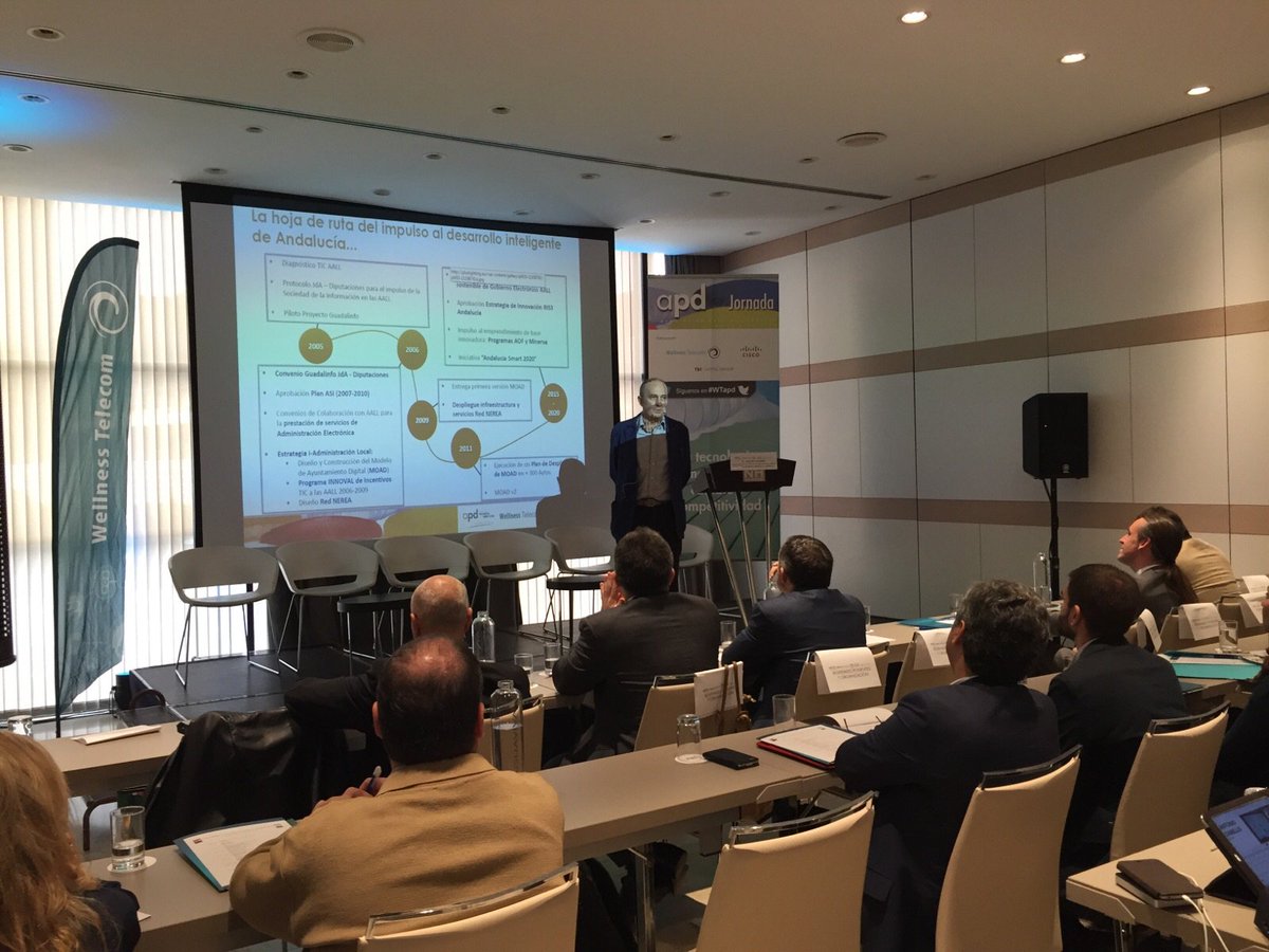 APDasociacion's tweet photo. Antonio Cabello, explica como están llevando la estrategia tecnológica en la @JuntaInforma #WTapd @wellnesstelecom https://t.co/FX6PrmTDkp