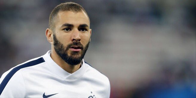 ActuFoot_'s tweet photo. BREAKING: Karim Benzema a reconnu être intervenu dans le chantage de la sextape de Valbuena. Il a été mis en examen. https://t.co/2SgKimTkGq