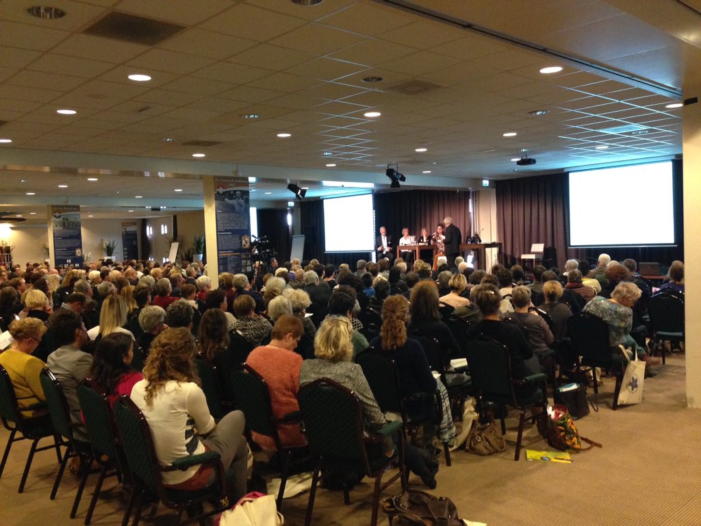 lisettezwerts's tweet image. 375 mensen luisteren naar #panelinterview #brabantsekennisdagdementie