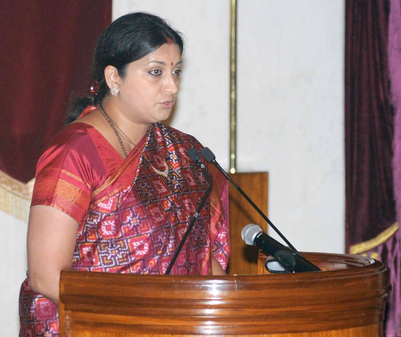 PIB_India's tweet photo. Union HRD Min, Smt.@smritiirani addressing at the launch of #IMPRINTIndia Brochure at #RashtrapatiBhavan https://t.co/1ZM50DmJQ7