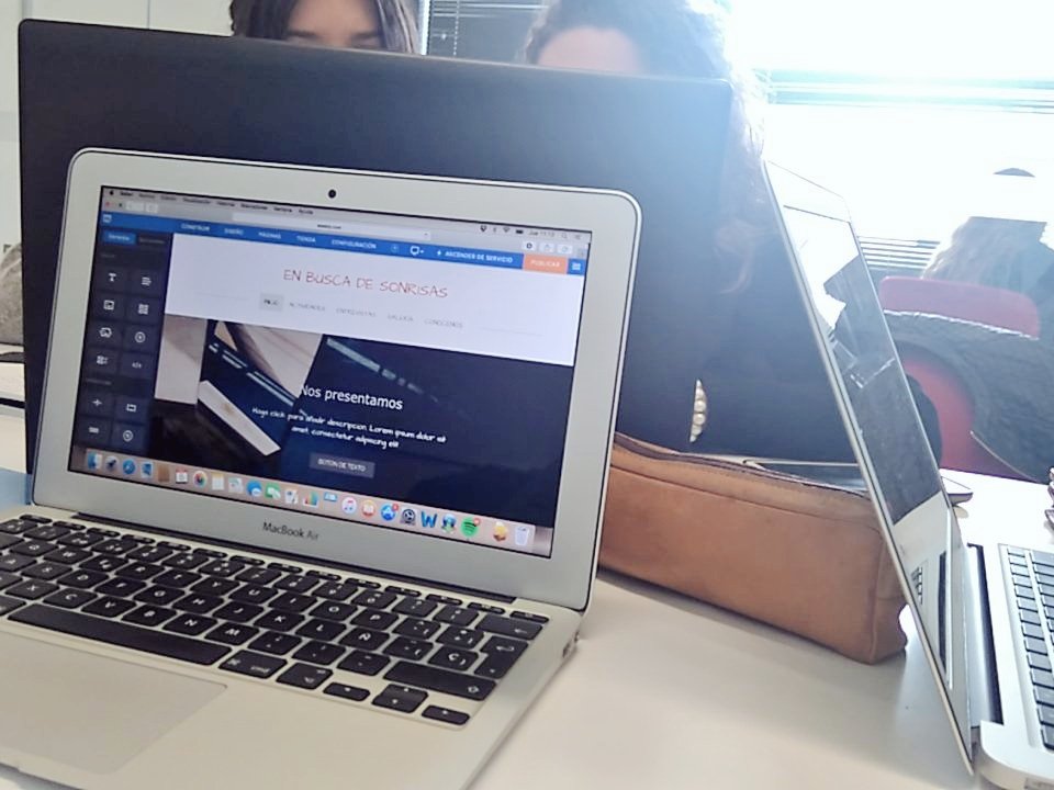 wanted_smiles's tweet photo. Empezamos la mañana con las pilas cargadas,  próximamente estará disponible nuestra web. https://t.co/sESqwBT05A