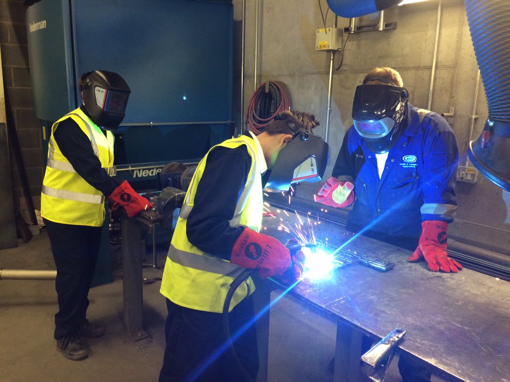 rmayneTHS's tweet photo. @TuptonHalls Year 10 students welding on visit to MSE Hiller https://t.co/zxFZuvBQwh