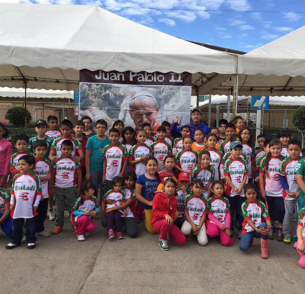 FundaCiclisEusk's tweet photo. La Fundación Euskadi colabora con las Misiones en México: https://t.co/K00b3wKKR3 https://t.co/b8yUKqjMBu