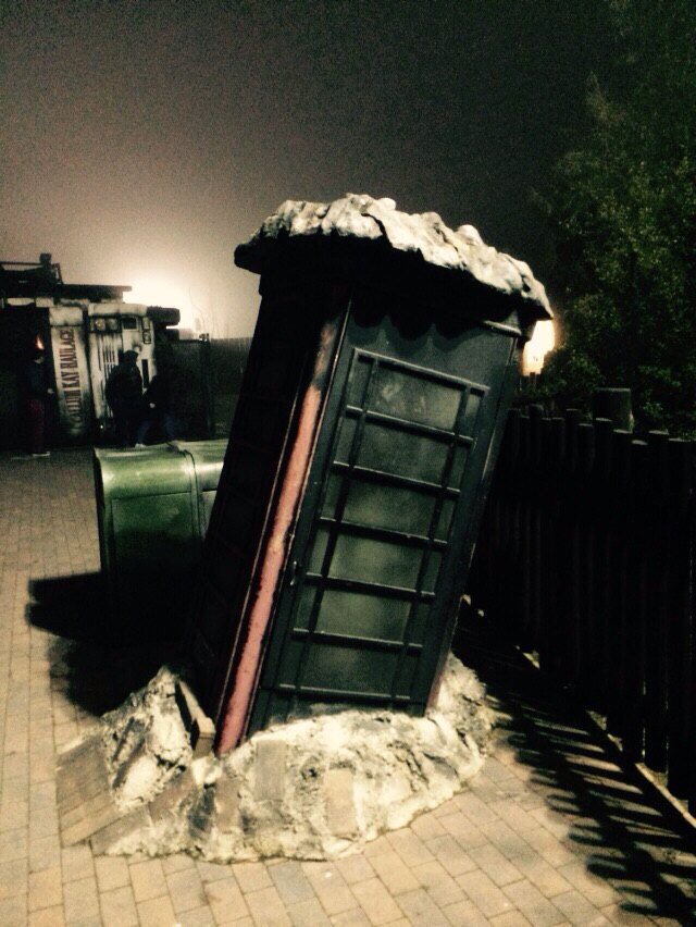 Benjakev's tweet photo. @THORPEPARK #frightnight #swarm #forwardsbackwards @Lucie_mitchell close ur eyes! I don't know where to put my hands https://t.co/CCekqQaqAN