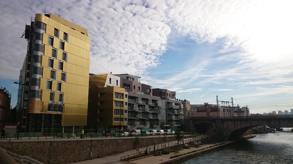 cybcath's tweet photo. #paris19eme, le quai de la #Charente 85 logements intermédiaires, avec @groupesni @EiffageConstruc #semavip https://t.co/b5A29fugd6