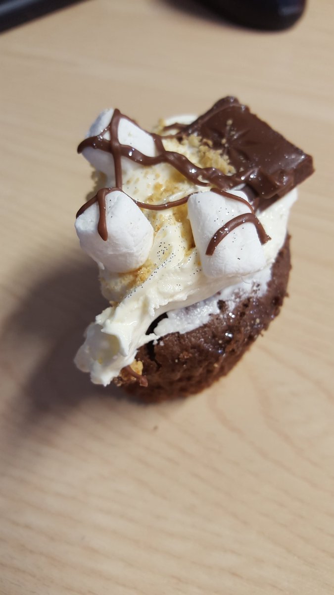 Glittertastic!! Come buy your cakes from Bon Atrium to support this year's degree show fund #NTUPhoto #couldntresist