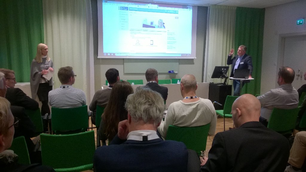 PekkaHagstrom's tweet photo. #Självbetjäning a'la Länstyrelsen #eed2015 Ulf Svensson & Anna Klang https://t.co/ixDPj4N4Yt