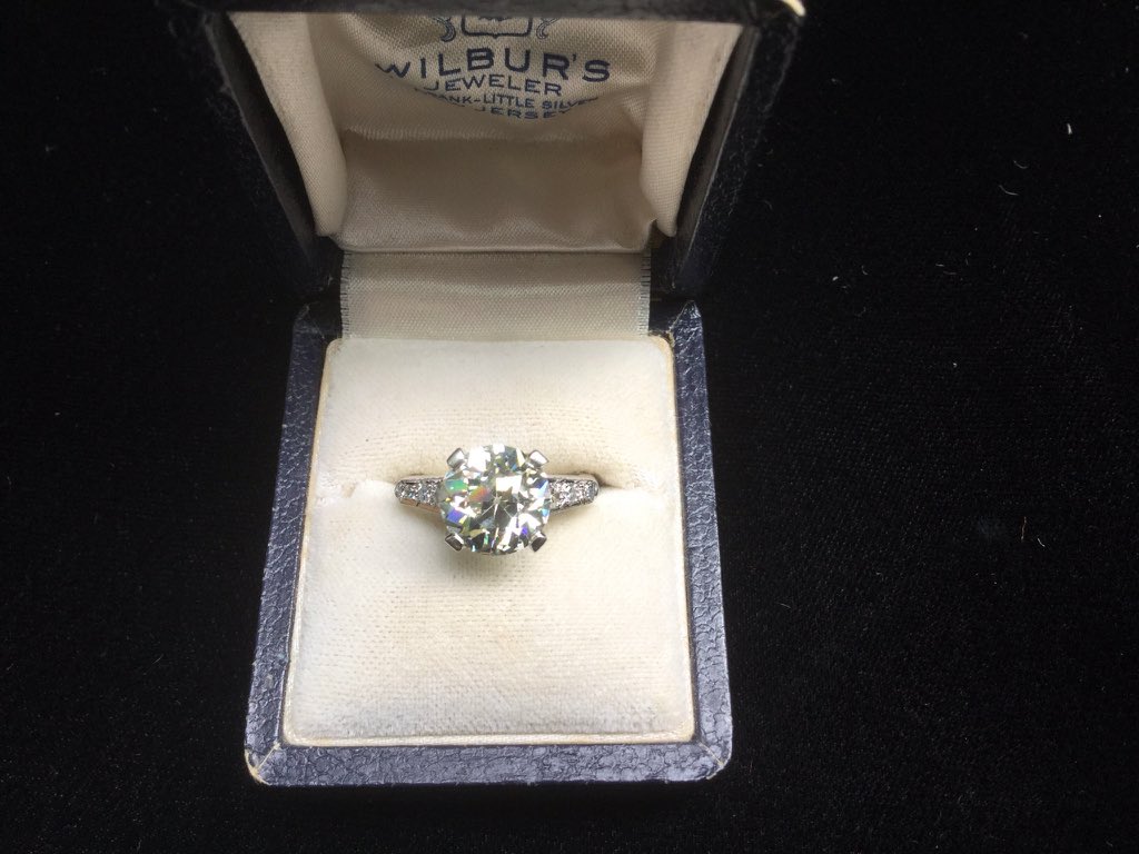 BRGalleries's tweet photo. @CT_Shoreline #BRGalleries #FallEstatesAuction Sun, Nov 8 at 1PM #FineArt #Antiques #Jewelry & more. Pls retweet https://t.co/UkO0DSFj3R