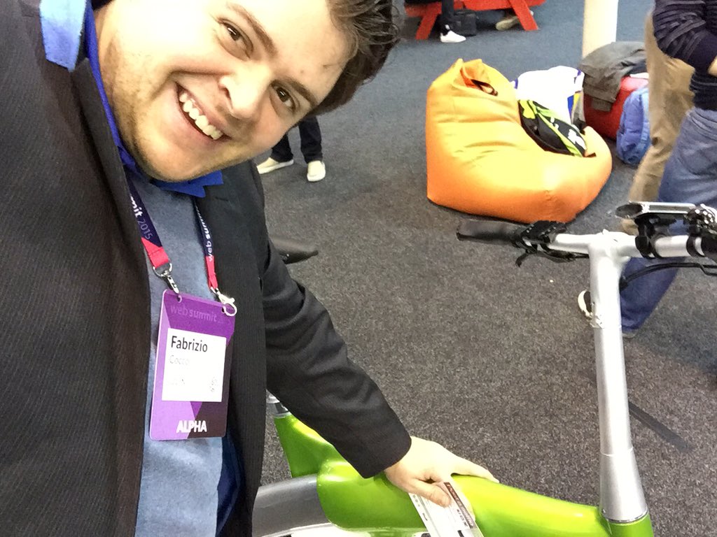 juuin_go's tweet image. #mandowebsummit15 i really like the stand concept!