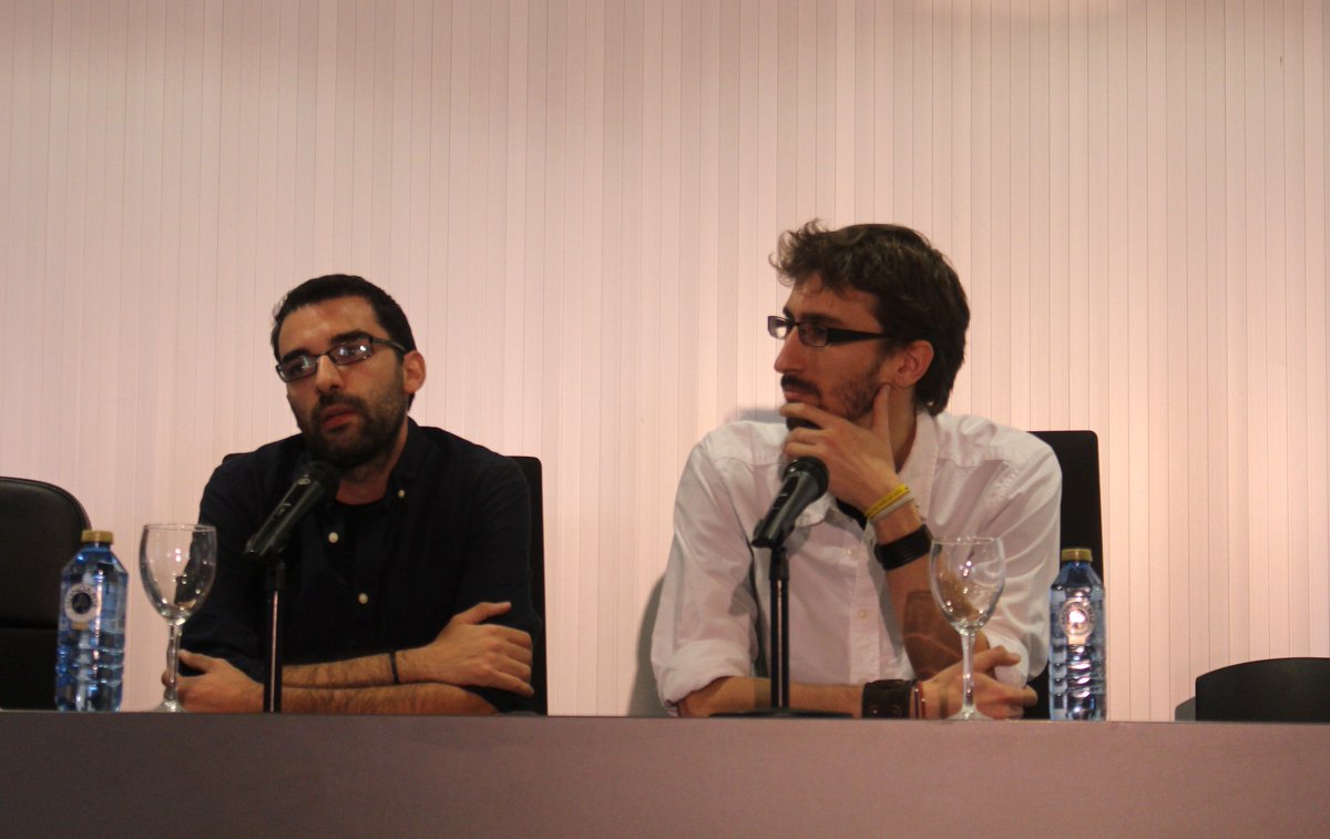 UMHSeries's tweet photo. Victor Hernandez y Alberto Hermida mostrando el nuevo modelo de villano en la ficción #CICAP2015  @UniversidadMH https://t.co/ijteZIzvJv