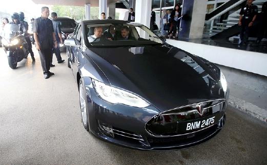 landau_Scy's tweet photo. Najib pandu uji kereta elektrik Tesla Model S

https://t.co/ra5AvJyOD4 https://t.co/Nn3ApvN1yd