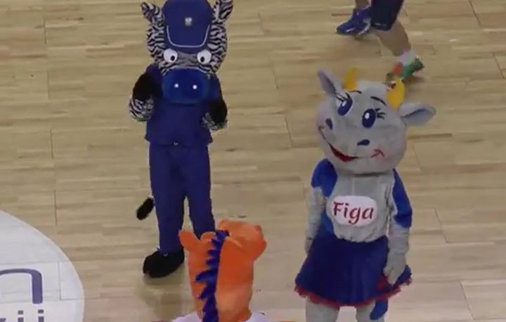 parallelecinico's tweet image. A Radom, in Polonia, la mascotte della squadra di basket sponsorizza le eccellenze locali.

(via @a_limido)