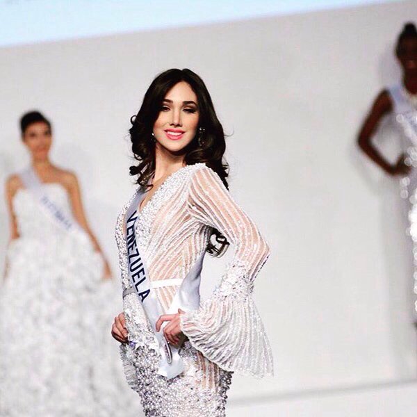 PageantNews's tweet image. As predicted by many people Miss Venezuela won the Miss International 2015 !!! Felicitationes VENEZUELA!!!