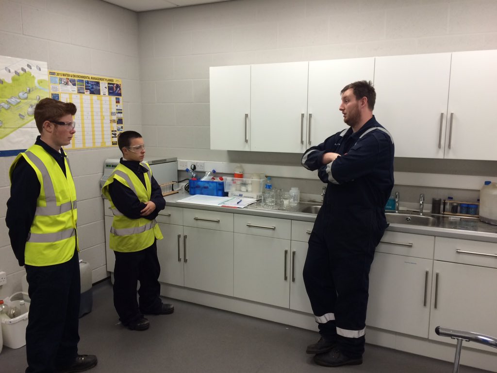 rmayneTHS's tweet photo. @TuptonHalls @TuptonHallTech @TuptonCareers @tuptonscience Now we're in the science lab analysing the 'sludge' https://t.co/P22oJqOkpD