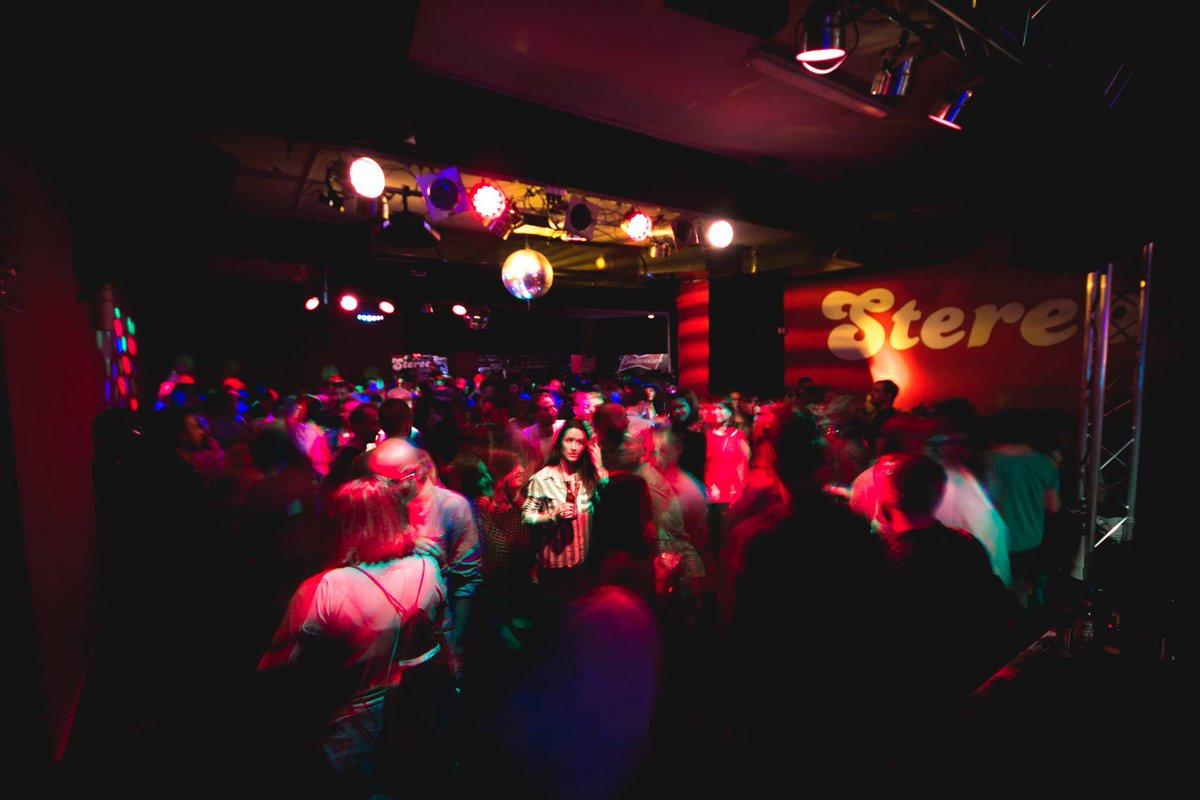 Despues de la que se lió el sábado pasado en <a href="/StereoAlicante/">Stereo Alicante</a> , hoy toca Classics. #LosJuevesMolan