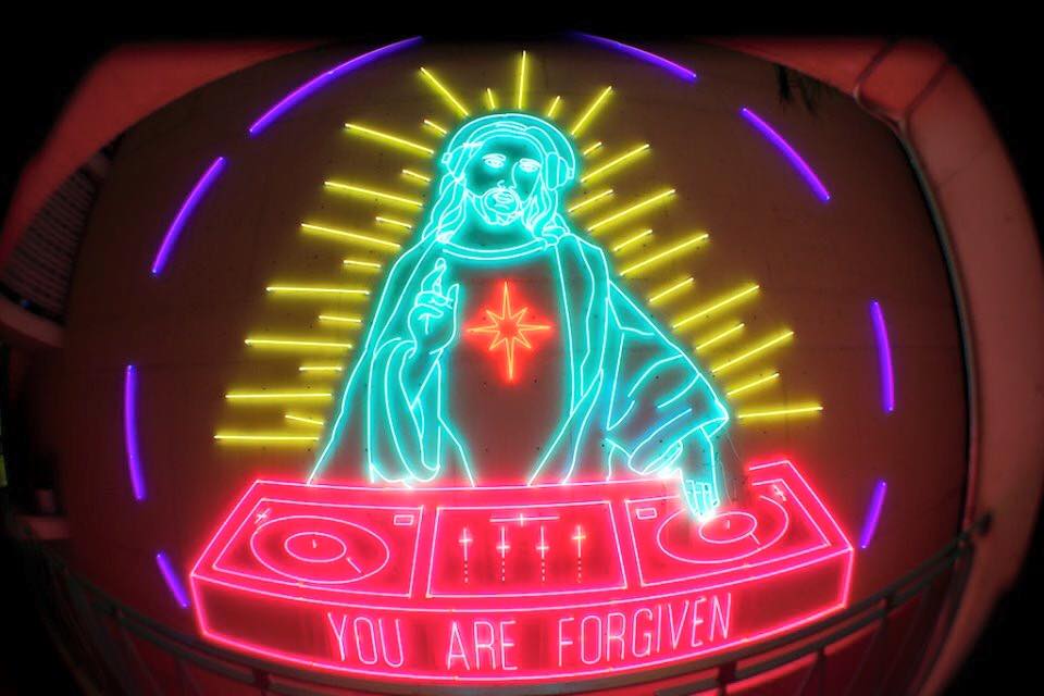 LaurelNights's tweet photo. ¡#jesus ! ¡que buena música! #FelizJueves tengan todos  #dj https://t.co/TcoyqyIgv1