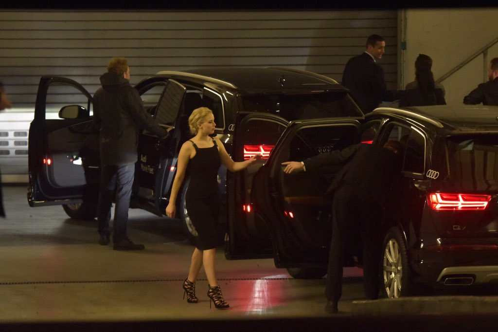 jlawsupdate's tweet photo. @jlawgermany: NEW Jennifer Lawrence arriving at the after party yesterday! #MockingjayBerlin https://t.co/DspTJY8naN
