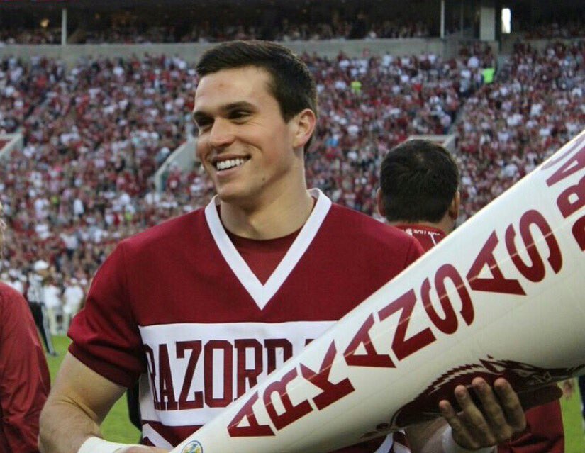 RazorbackSpirit's tweet photo. #RazorbackCheer, Judah, is this week's #SeniorSpotlight!
To read more about Judah:
https://t.co/PaTsnnwIPK
GO HOGS! https://t.co/03F0TE49yr
