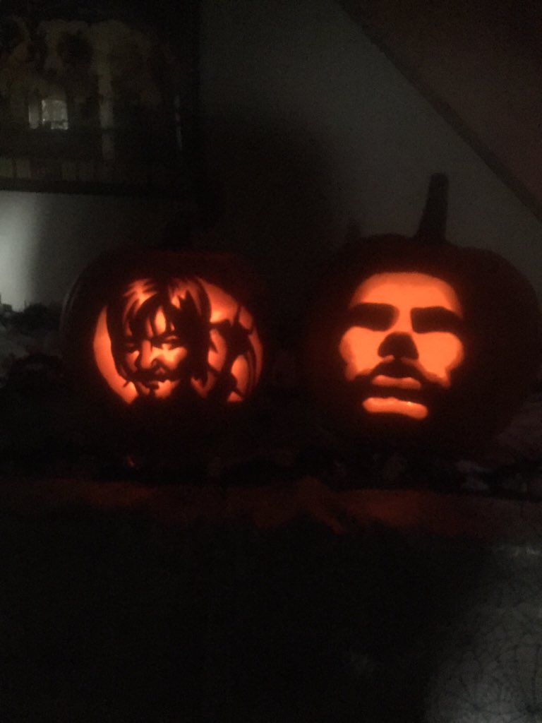 marsbars0683's tweet photo. #tbt to last week when my husband carved a zombie, so I had to carve Daryl Dixon!! #TheWalkingDead @wwwbigbaldhead https://t.co/7InxsilIbT