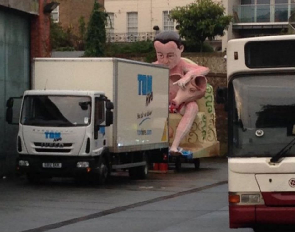 Giant effigies of David Cameron and a pig are going to be burned at the stake i100.io/Wt5fHYV