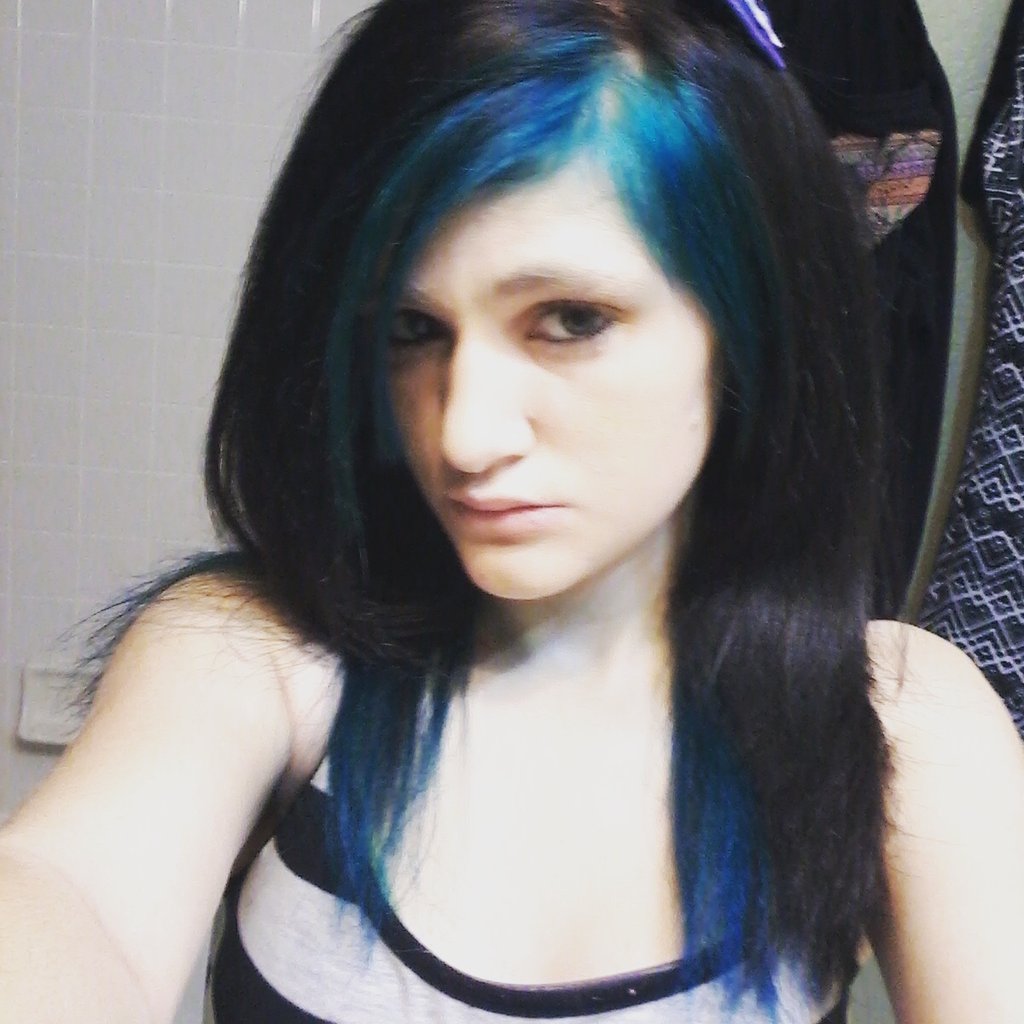 refuse_to_fall2's tweet photo. New hair color :) #blueandblack #time4change #loveit https://t.co/jSB9hj5BQx